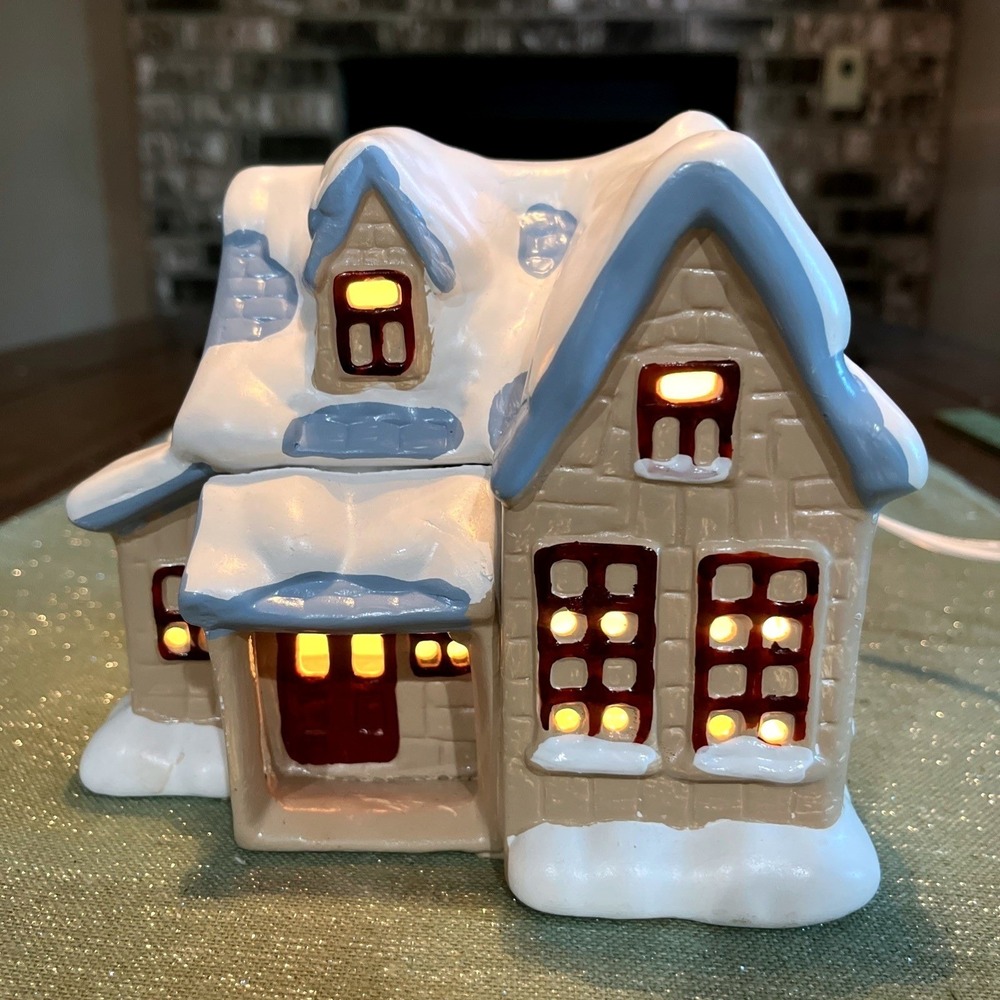 House of Lloyd 1987 Christmas Village Lighted Porcelain Cottage Snow House